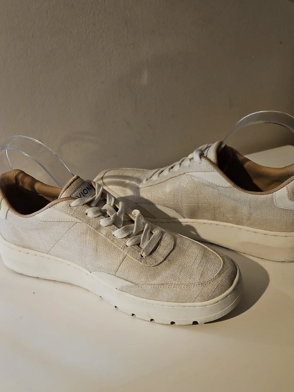 VIONIC ELSA CREAM TEXTURED CANVAS SNEAKERS SZ 9